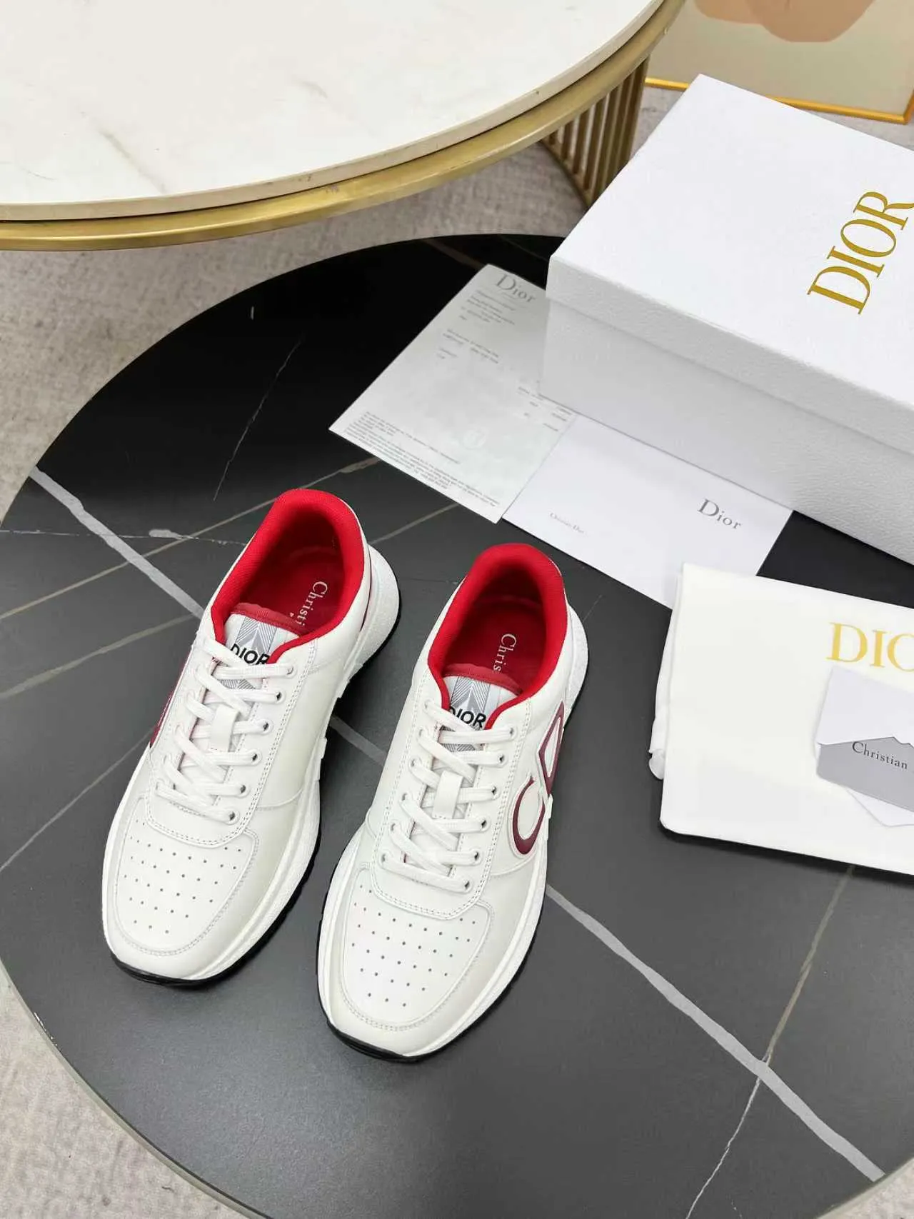 [Dior Dior] P: 640💰Couple model Size: Female: 35-40 (41 customized), male 39-44. (45 customized) 2025 Dior Dior autumn and winter new products🌹Fashion and trends coexist. Imported cowhide is customized one to one. Fabric; cowhide. Lining: Breathable mesh. Outsole: TPU.